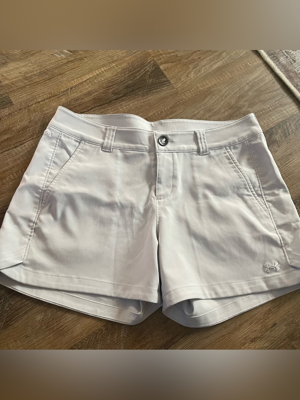 Under Armour Performance Women’s Golf Shorts Size 10 Light Grey Heat Gear